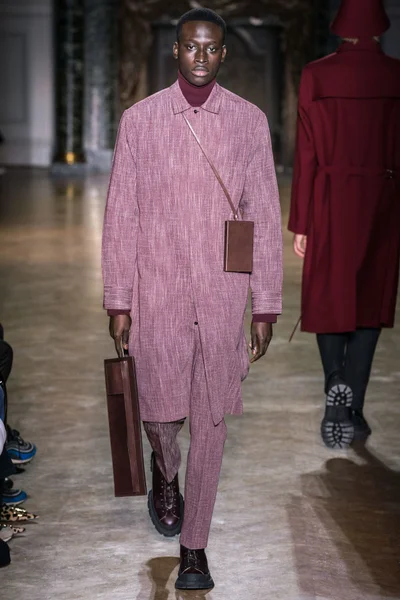 Look 10